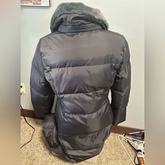 Michael Kors Women’s Medium Gray Puffer Parka with Faux Fur Collar - Picture 2 of 7